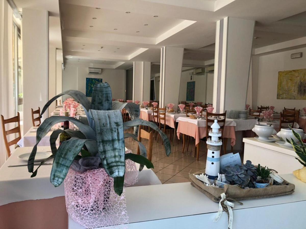 Hotel Alda チェルヴィア エクステリア 写真